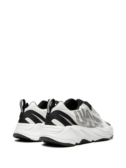 adidas Yeezy Yeezy 700 Mnvn