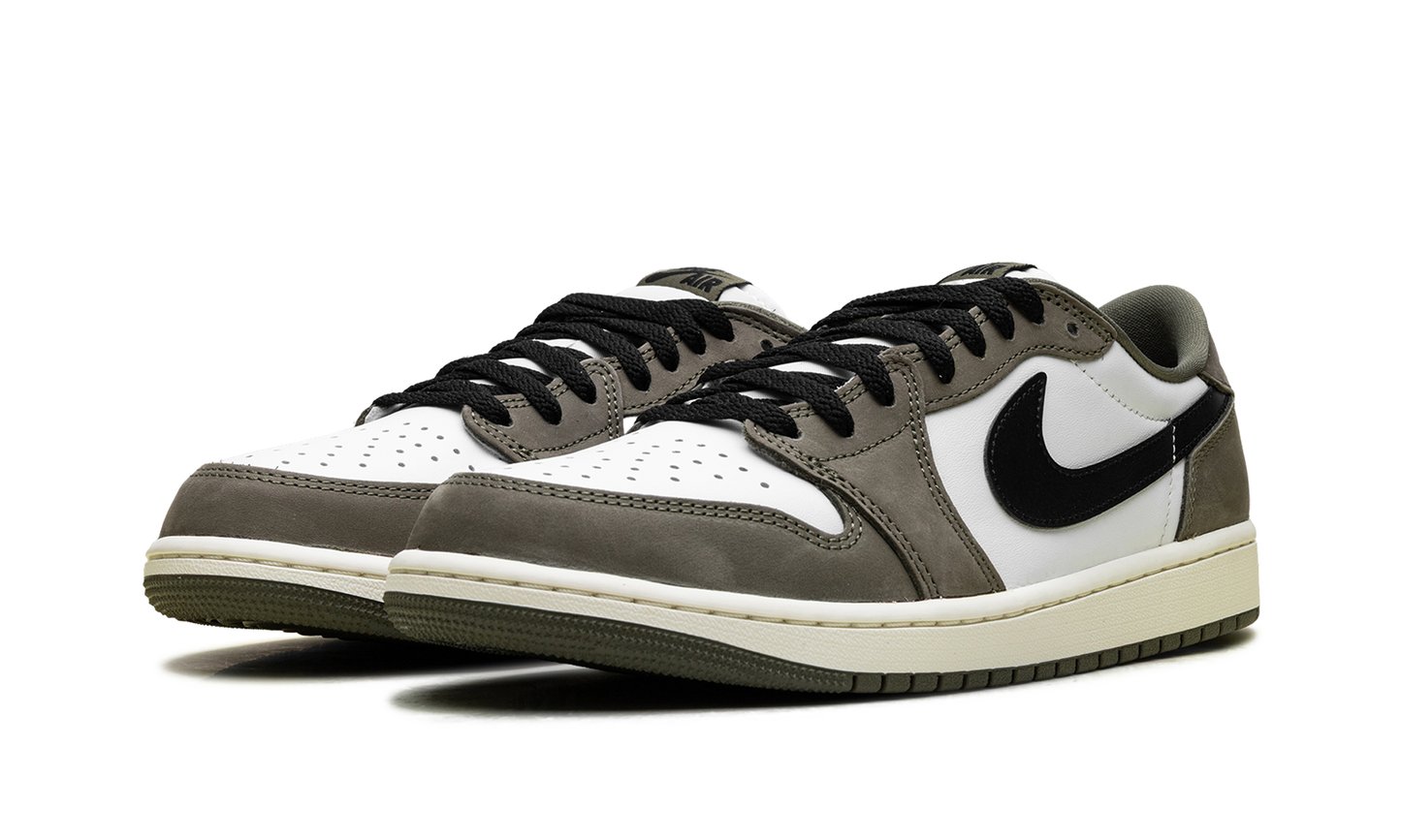Air Jordan 1 Low "Medium Olive" HQ6998 200